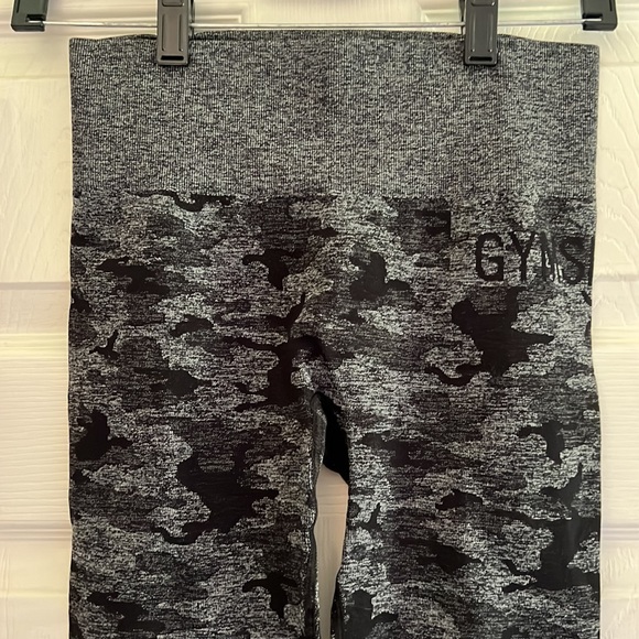 Gymshark Black Camo Seamless Leggings with Butt Scrunch - Size S - Picture 2 of 5